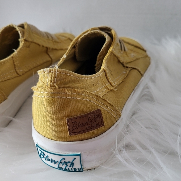 Blowfish Mustard Canvas Sneakers Slip Ons, Size - Picture 5 of 7